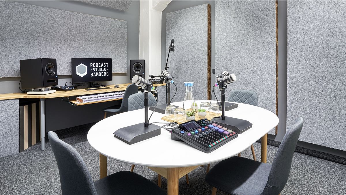 podcast studio-106_HDR-colored